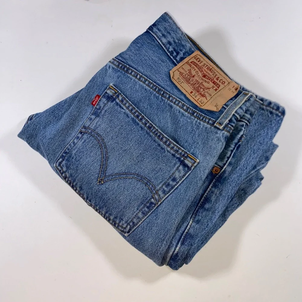 Levis 501 Original Fit Mens Jeans 34x32 Medium Wash Blue Button Fly Straight Leg